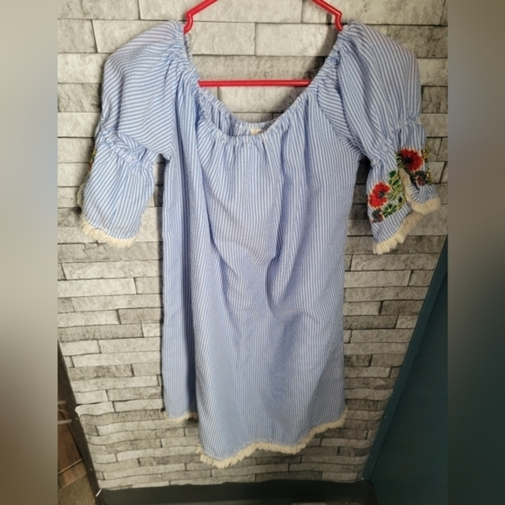 Rebellion Off the Shoulder Seersucker Mini Dress‎ Embroidered floral Size Large